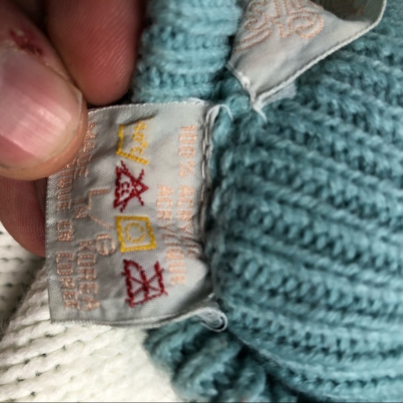 Vintage Women’s Acrylic Knit Large Blue Sweater - Picture 2 of 4